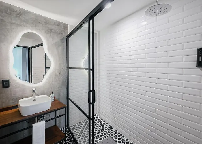 Botanic Loft Stylish & Cozy Retreat W Kitchen & Private Bath